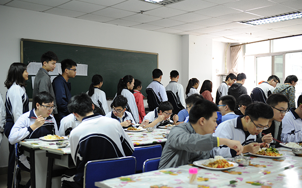 深圳城市学院复读学校饭堂